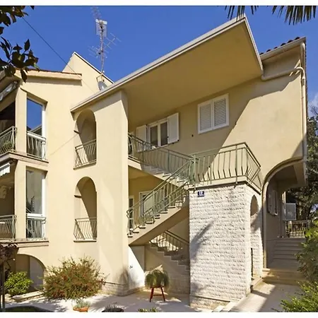 Graceful In Nature Apartment Porec